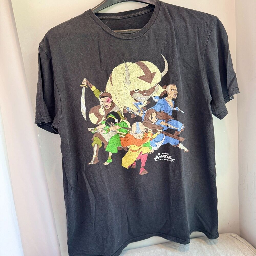 Avatar The Last Airbender T-Shirt (Size Medium)